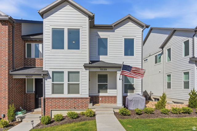 1039 N Wayne Dr
                     MLS #2169502