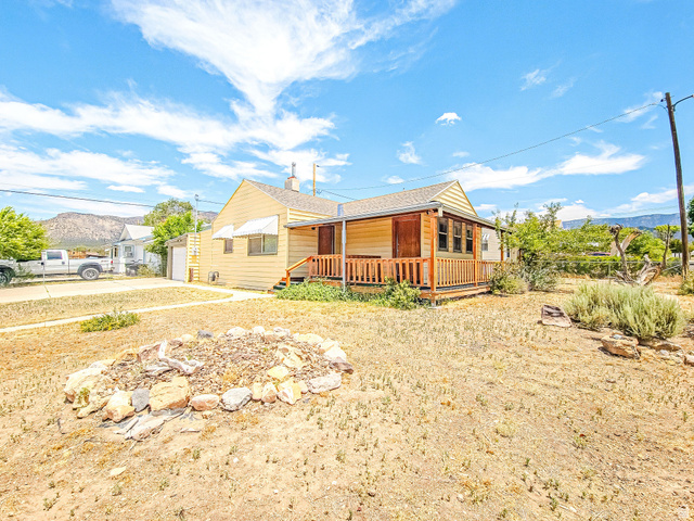Main photo for 207 N Rawlings