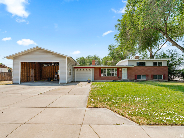 120 E Cox Lane
                     MLS #2169821