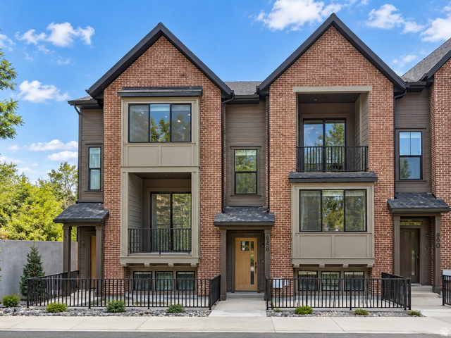 848 E Maplehurst Dr #112
                     MLS #2169969
