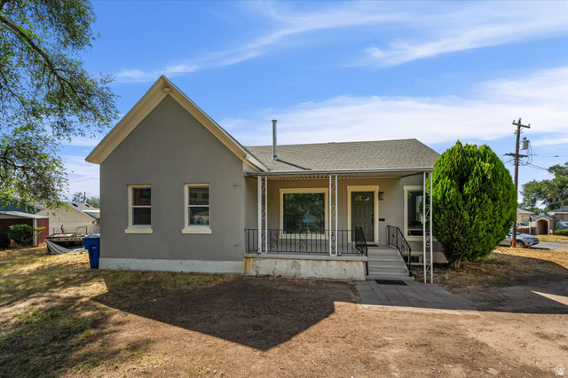 327  35th St
                     MLS #2170041