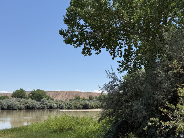 1004 E Horseshoe Bend Rd, Vernal, UT 84078