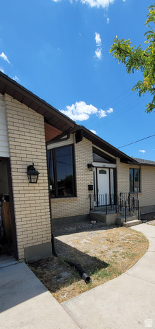 152 E 300 S
                     MLS #2170184