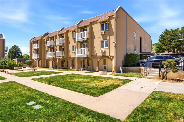 5660 S MEADOW LN, South Ogden UT 84403