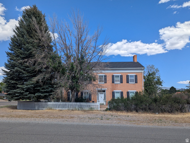 190 N 200 E
                     MLS #2170591