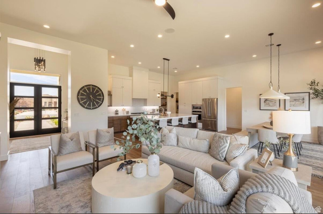 1335 W Shinnecock Cir
                     MLS #2170760
