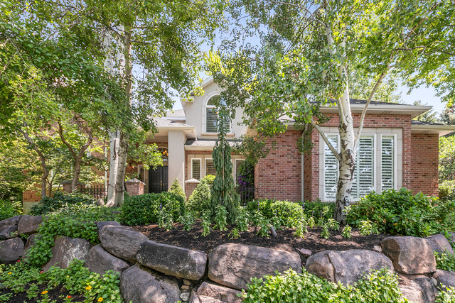 1146 E Woodbriar Cir
                     MLS #2171144