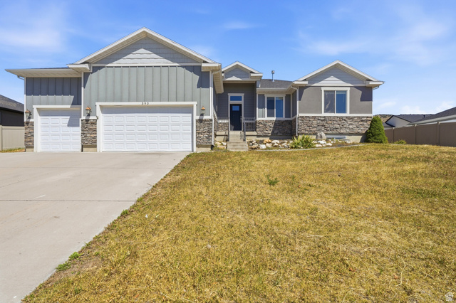 390 S Coyote Ridge Dr
                     MLS #2171224