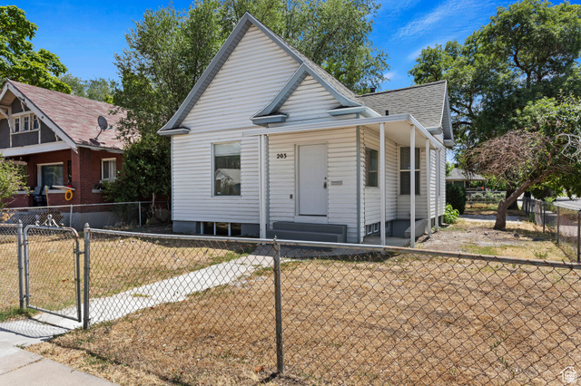 203  30th St
                     MLS #2171372