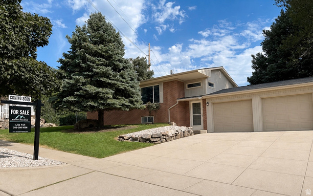1477  Harrop St
                     MLS #2171431