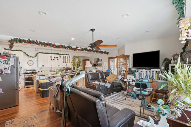 Property in Eagle Mountain - View 36