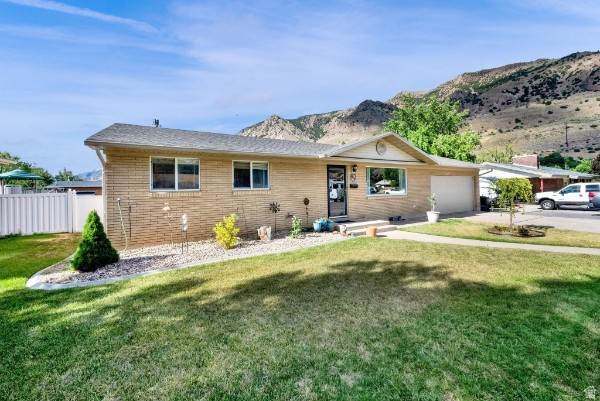 819 E Lindon Dr
                     MLS #2171476