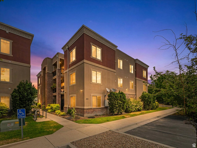 190 E Belmont Ave 9