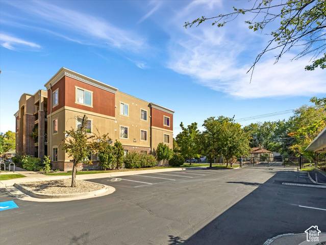190 E Belmont Ave #9
                     MLS #2171483