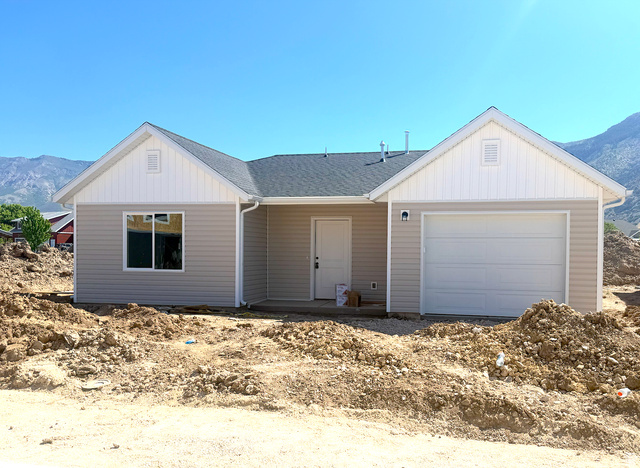 1052 N Summit View Dr W, Harrisville, UT 84404