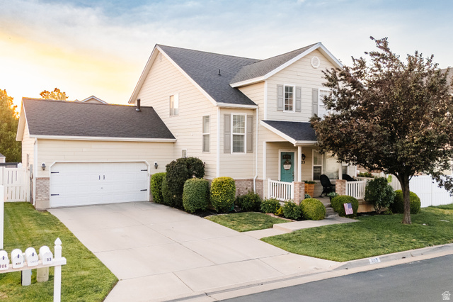 Main photo for 923 N Kings Crossing Dr