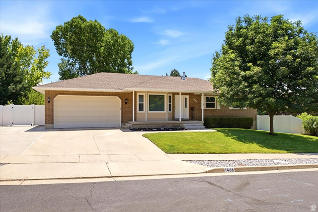 1466  Oakridge Dr
                     MLS #2171740