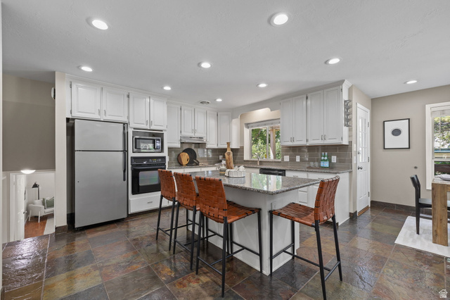 2370 E QUAIL RUN CIR, Sandy UT 84093