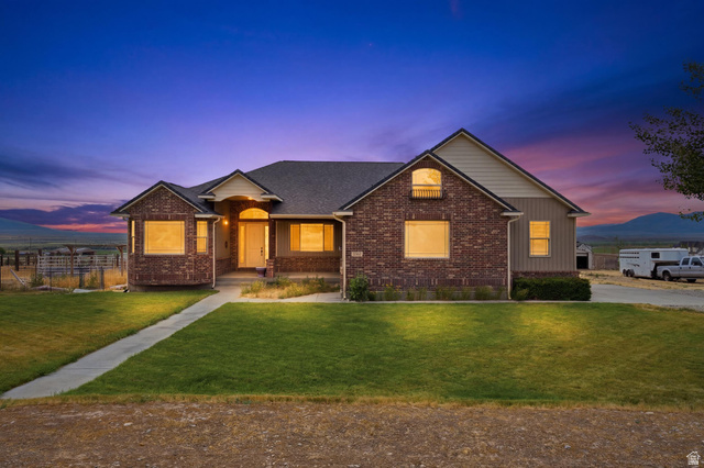 Main photo for 2567 W Rim Rock Dr