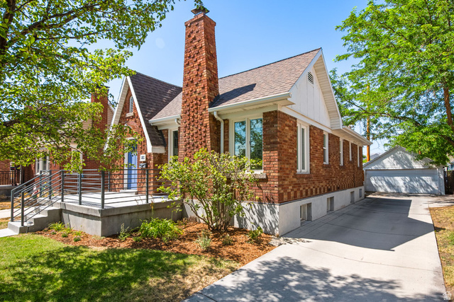 739 E Bryan Ave