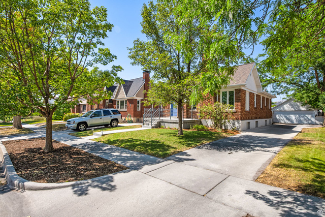 739 E Bryan Ave