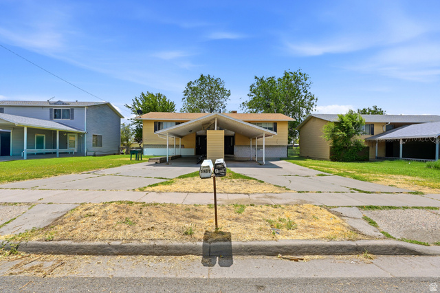 1903 W Hyannis Ave
                     MLS #2172785