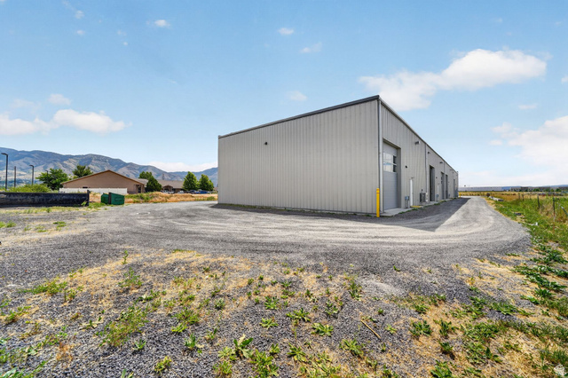 79 W 3100 N, Hyde Park, UT 84106 — photo 6