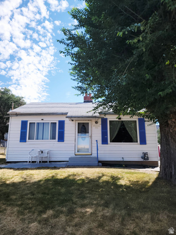 Main photo for 421  Circle Way