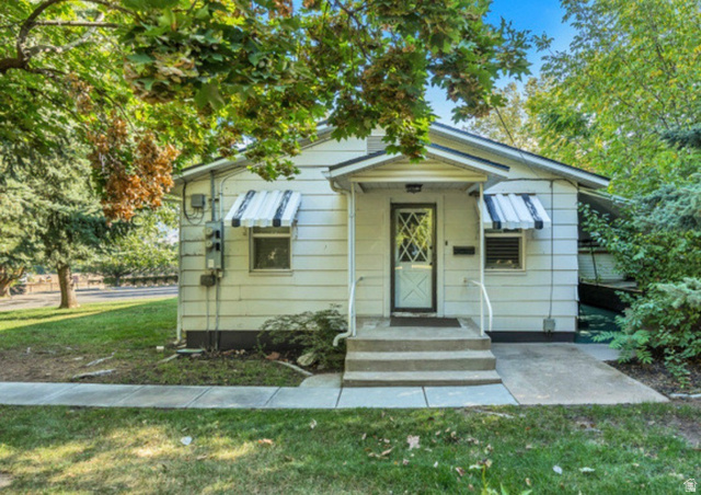 Main photo for 965  39th St