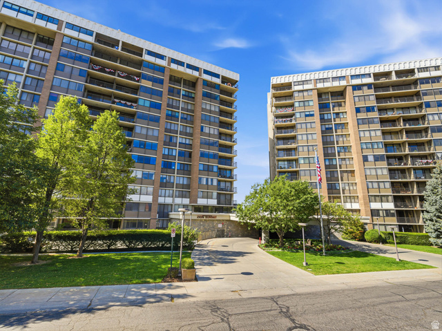 241 N Vine  #804 E
                     MLS #2173215