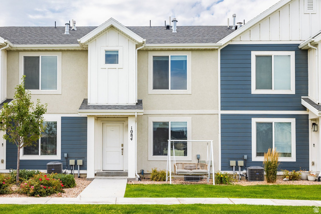 1084 E Seaside St
                     MLS #2173313