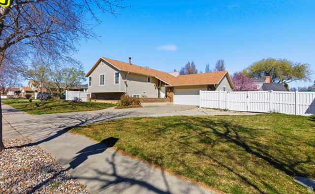 808 W Bullion St
                     MLS #2173374
