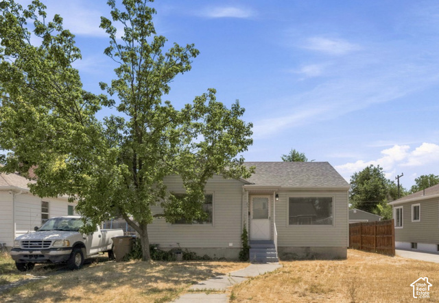831 W Montague Ave
                     MLS #2173397