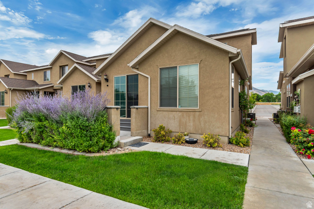 Main photo for 371 E Vancott Way