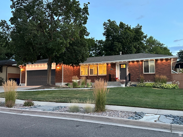 2092 E SOMERSET DR, Cottonwood Heights UT 84121