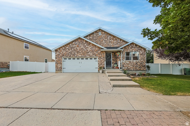 6748 W SHUMARD OAK DR, West Jordan UT 84088