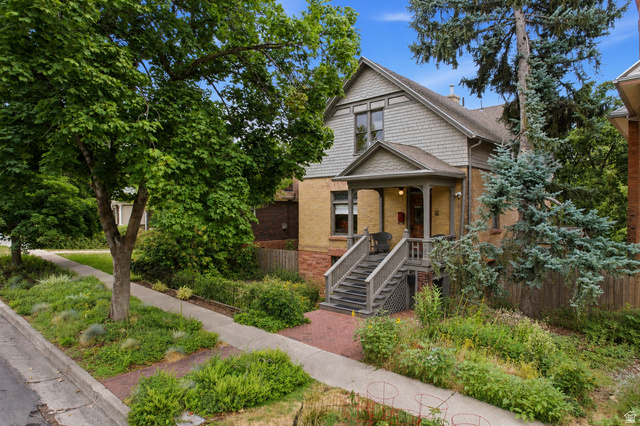 1068 E 3rd Ave
                     MLS #2174097