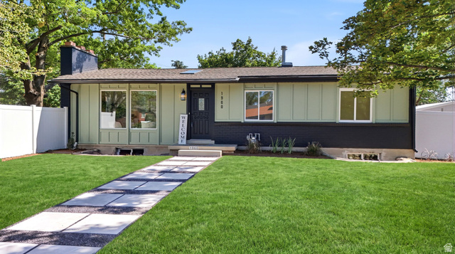 1960 E Meadow Dr
                     MLS #2174145