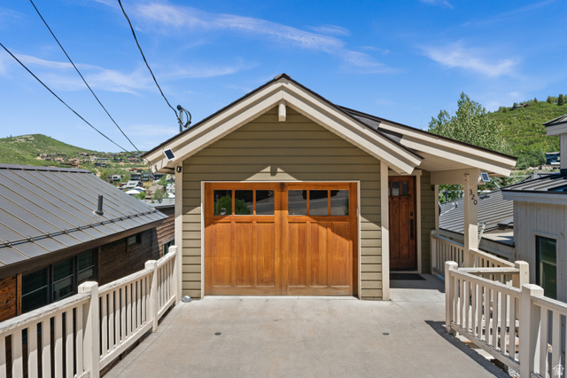 320  Woodside Ave
                     MLS #2174169