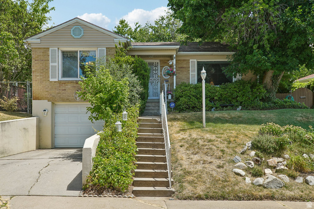 3020  Circle Way
                     MLS #2174205