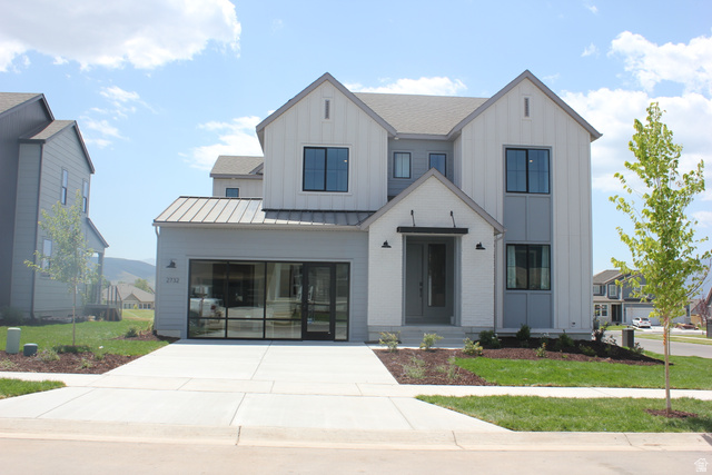 Main photo for 2732 E Hayloft Ln