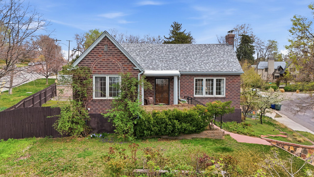 1115 E Gilmer Dr