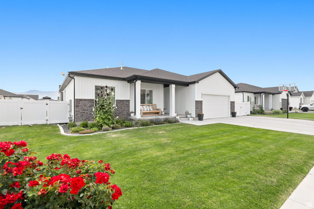 572 S 690 E
                     MLS #2174643