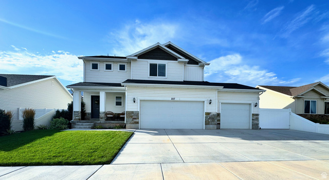 227 W Braeburn Ln #lot 8
                     MLS #2174910