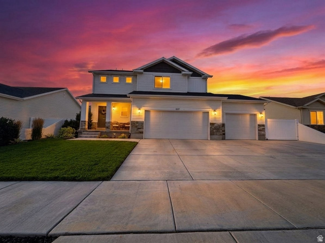 227 W Braeburn Ln #lot 8
                     MLS #2174910
