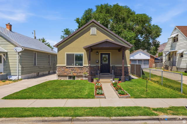 724  Canyon Rd
                     MLS #2175002