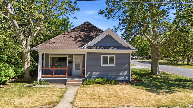 582  4th St
                     MLS #2175019