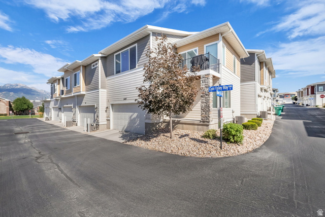 Main photo for 961 W Cyan Valley Way