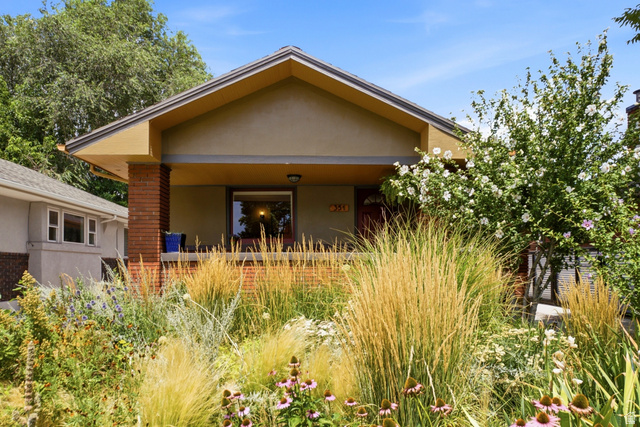 351 E Redondo Ave
                     MLS #2176005