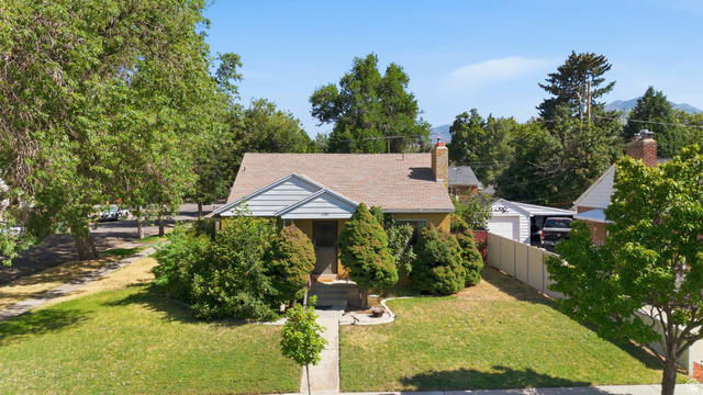 2001 E Redondo Ave
                     MLS #2176086